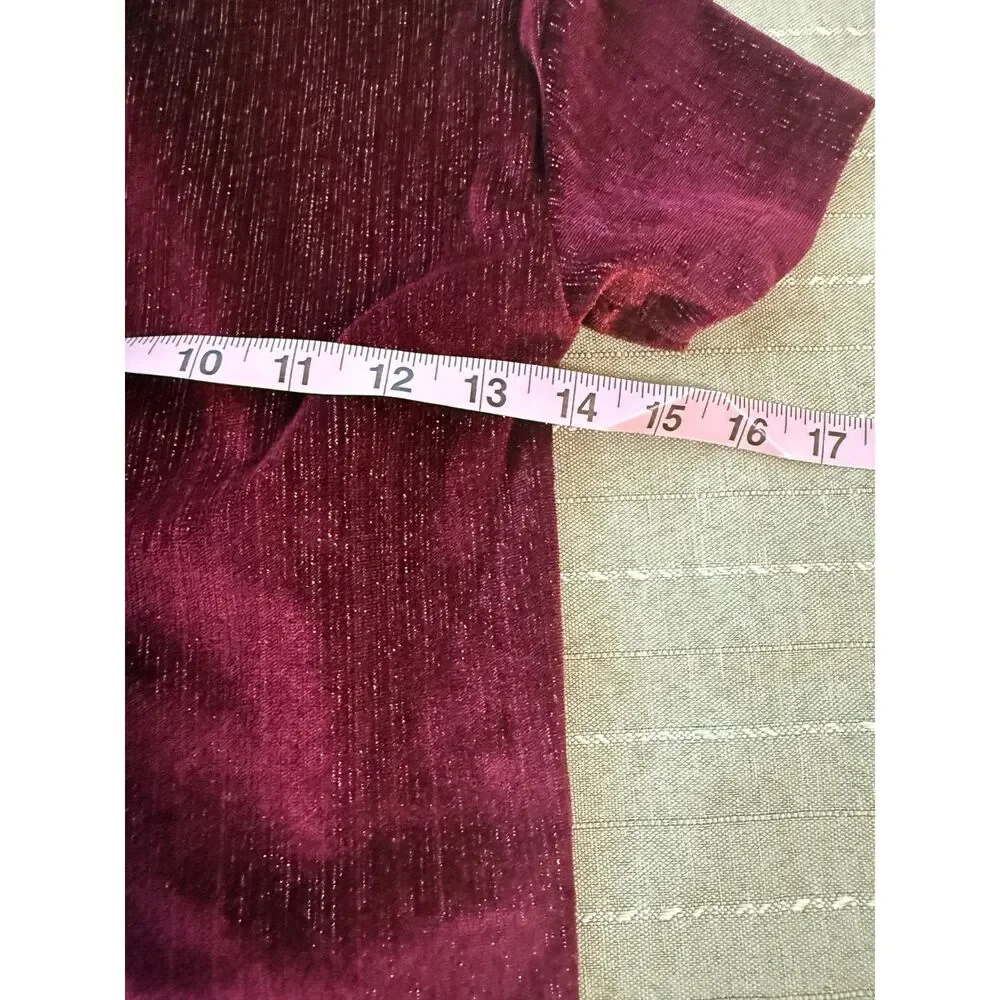Cute Gap cropped shirt size 6